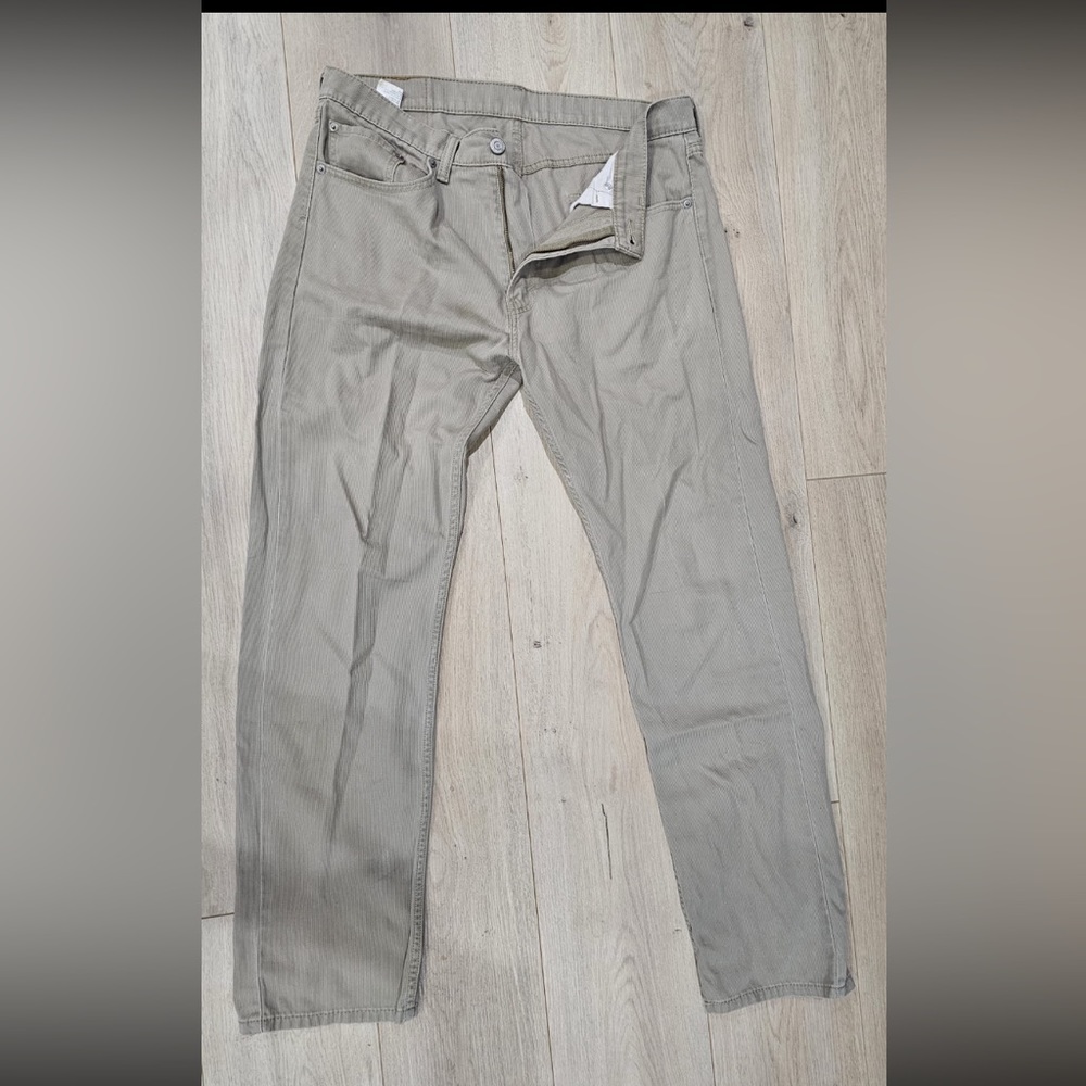 Used Like New- Men’s Khaki Levi’s 505s